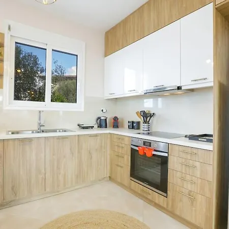 Over The Hill Apartment