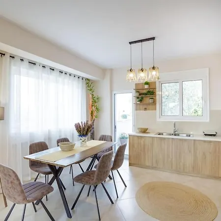 דירה Over The Messinian Plain