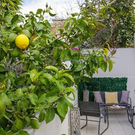 Over The Messinian Plain דירה