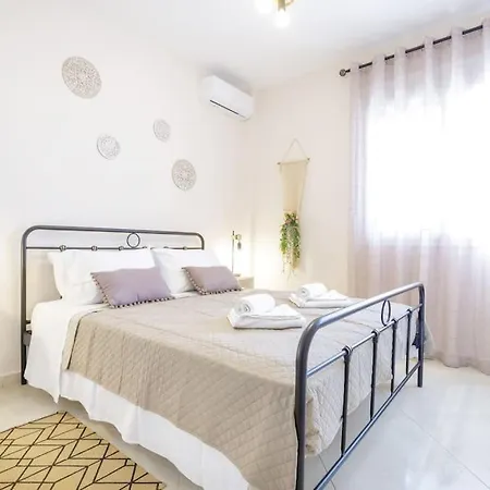 דירה Over The Messinian Plain